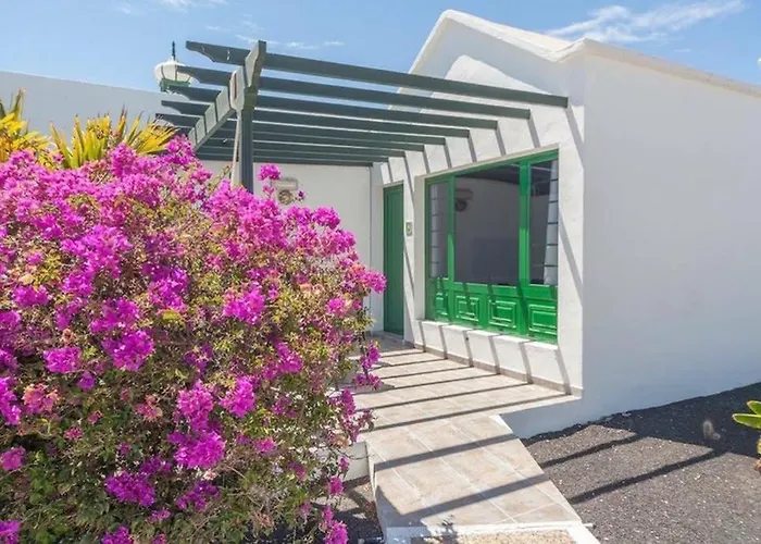 Hébergement de vacances Bandama 14! 2 Bedroom Newly Renovated Bungalow, Pocillos, Puerto Del Carmen.